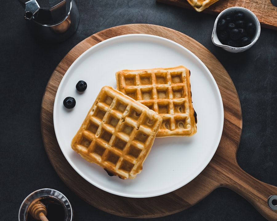 Waffle artesanal con frutillas y crema